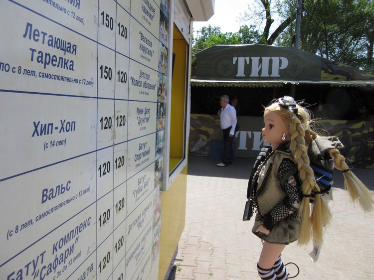 Первое мая. Сложно быть бунтарем, когда ты - милая девочка