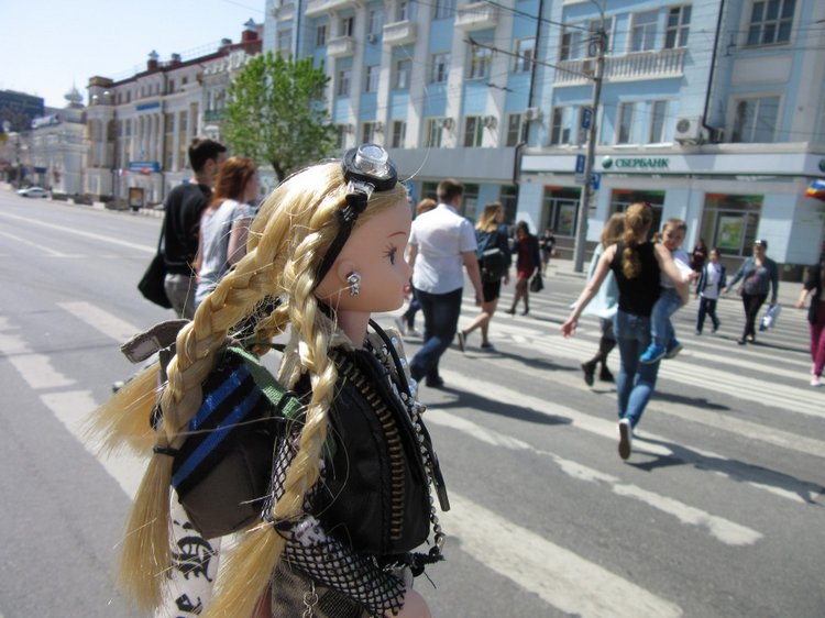 Первое мая. Сложно быть бунтарем, когда ты - милая девочка (фото 6)