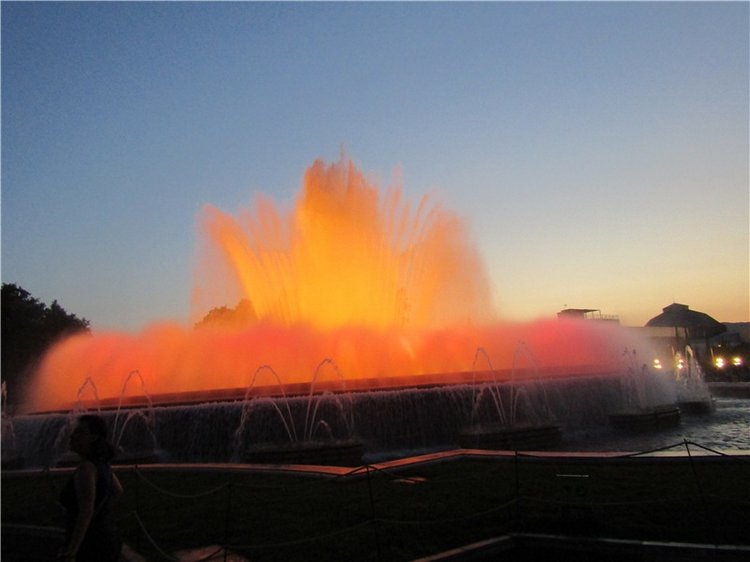 Шоу поющих фонтанов в Барселоне - окунемся с головой