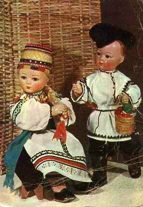 Кукольник, кукольник, чёрная душа, Что ты делаешь с бедною куклой