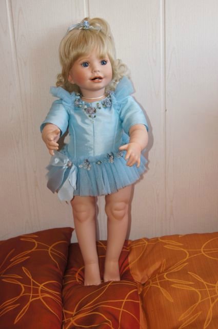 Голубая танцовщица или Магия балета. Фарфоровая коллекционная кукла от Донны Руберт