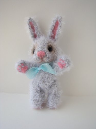 Серенький заинька. Игрушка вязанная спицами Ольги Чернухо (фото 3)