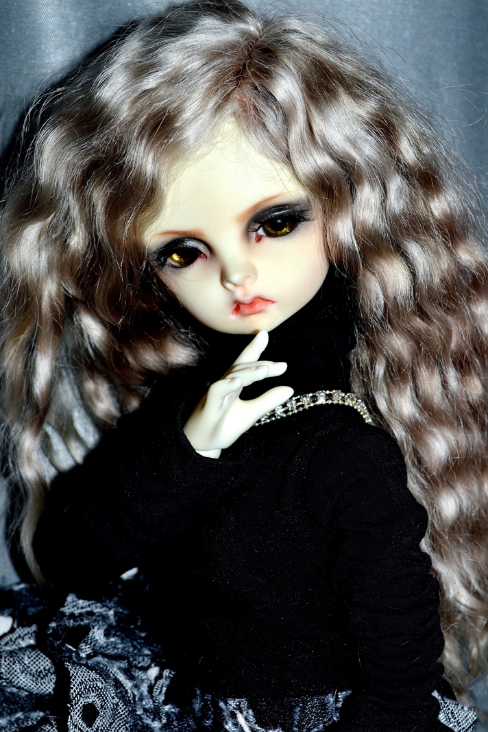 Моя серьёзная и непохожая на других BJD-девочка Aaron от Dollzone