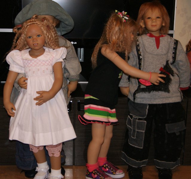 Плакса - вакса Инке и веселые девчата и мальчишки - Поль, Хьго, Ива и Таночка