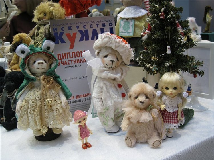 Как Элис и Муся посетили выставку кукол в Гостином дворе