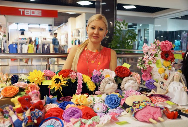 Небольшая выставка кукол на Благотворительном фестивале г. Абакан, 2016 (фото 4)