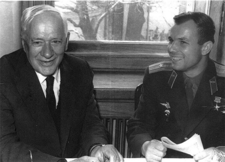 Добрый Волшебник - Корней Чуковский | Бэйбики Добрый Волшебник - Корней Чуковский