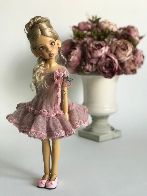 Блондинки в розовом. Kaye Wiggs