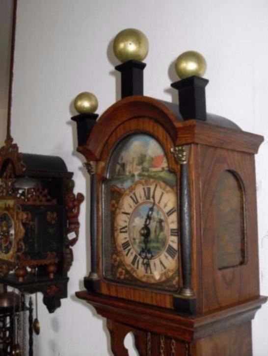 Старинные часы еще идут. Коллекция старинных часов