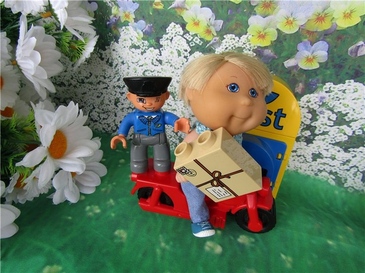 Все из нашего района уважают почтальона. Люк Sylvia Natterer и его набор Лего Дупло 5638 "Почтальон"