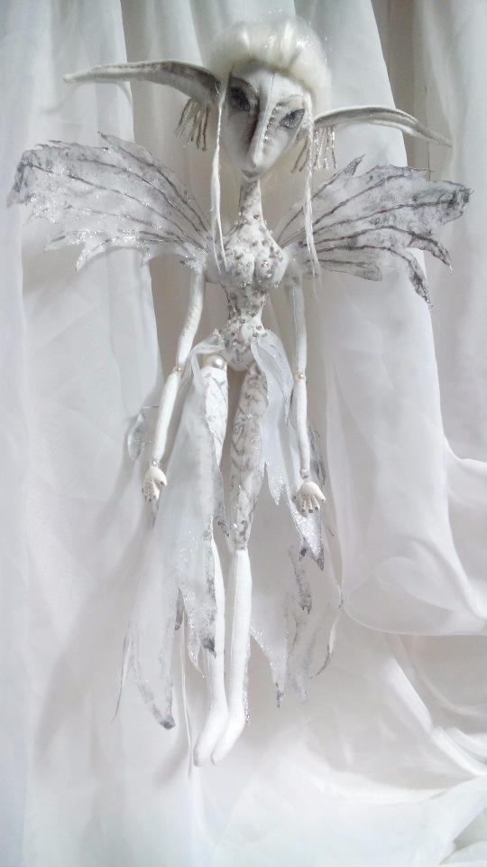 Коллекция кукол "Свет и Тень Хрустального Озера": Осколок Льда (фото 5)