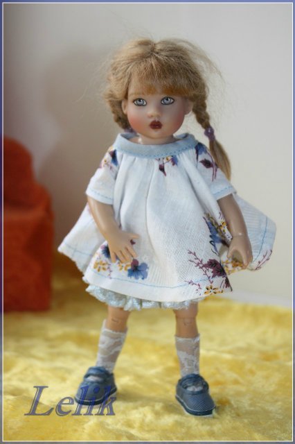 Наш диванчик, или одёжка из платков. Куколки от Helen Kish