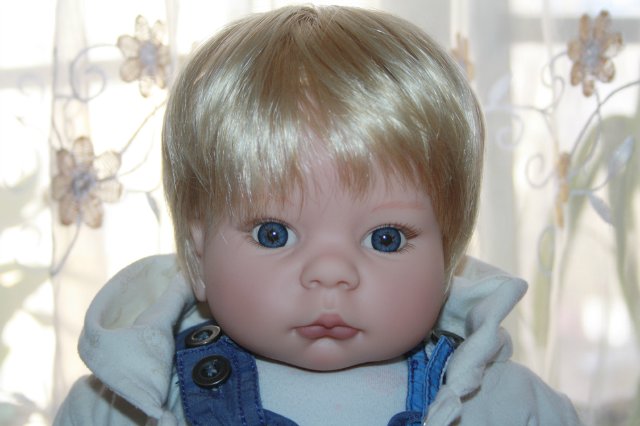 Девочка? Мальчик? Кукла Lee Middleton