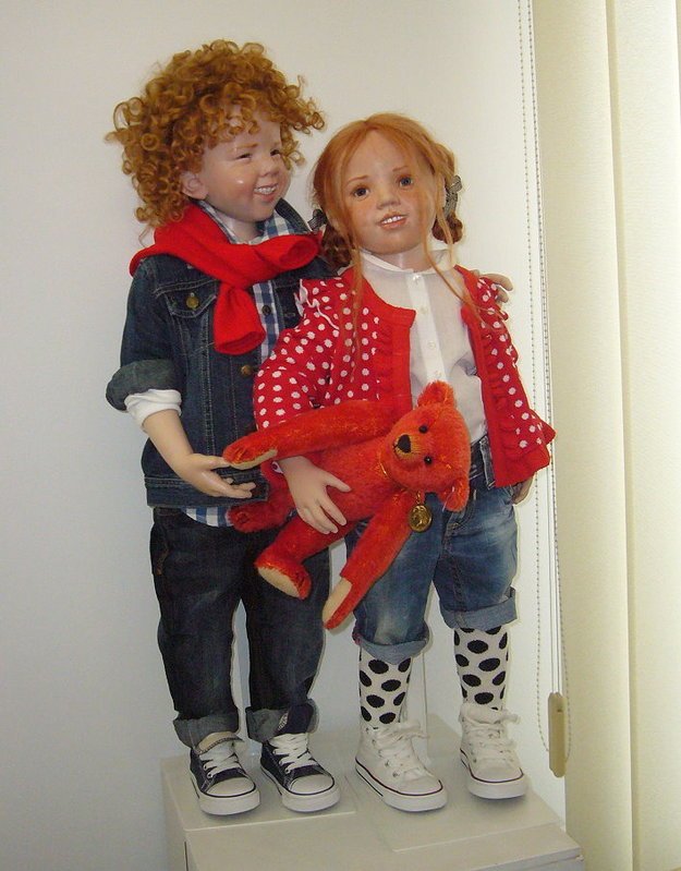 Интересно: знакомые лица, в других нарядах и паричках H. Gunzel