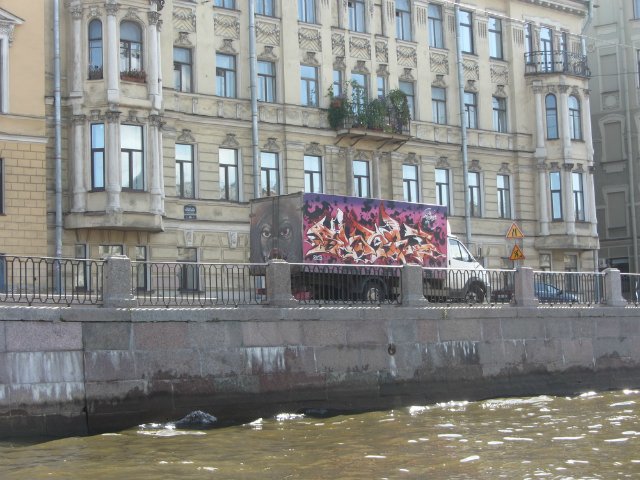 Приглашаем на водную экскурсию по Петербургу