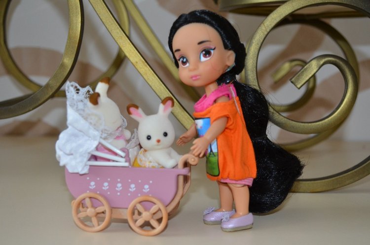 Мини дисней аниматорс Жасмин демонстрирует наряды