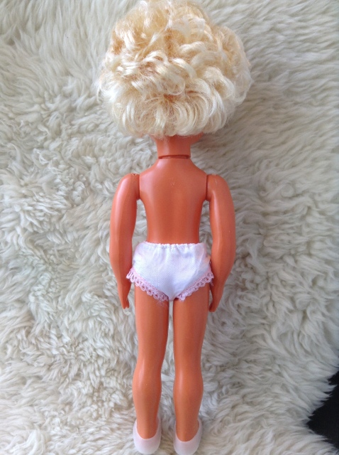 Помогите опознать куклу, на спине клеймо PEW, пластик, высота 35 см (фото 7)