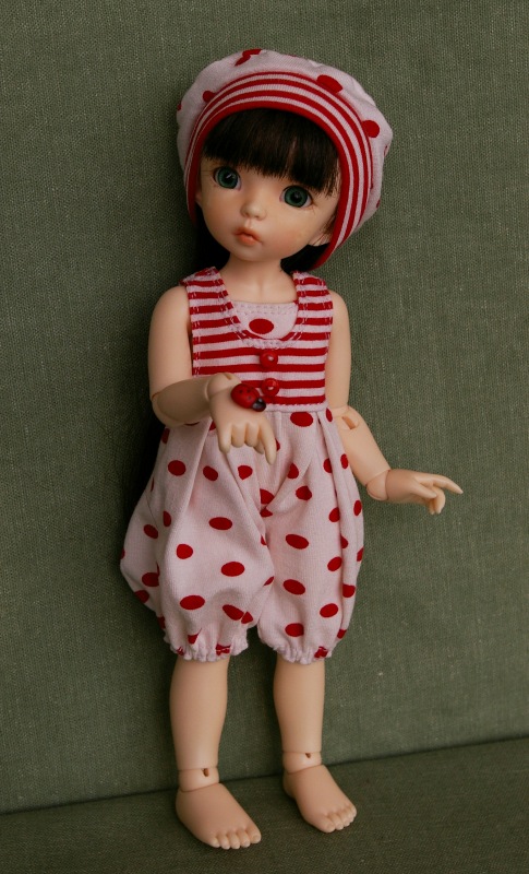 Новые костюмчики для маленький BJD (фото 10)