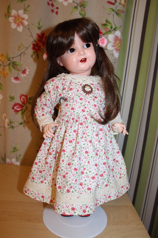 Красавица Kämmer & Reinhardt 11/8 с большими карими глазами (фото 3)