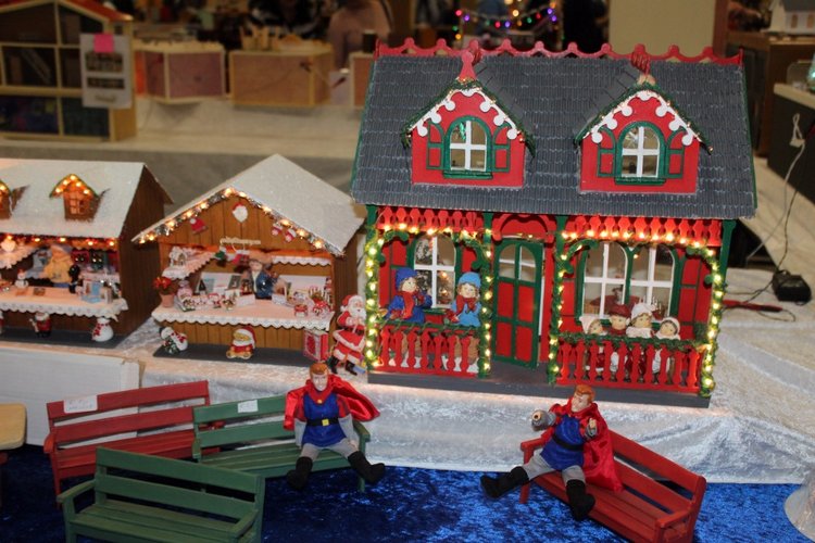 Все на выставку! Кукольные домики и миниатюра