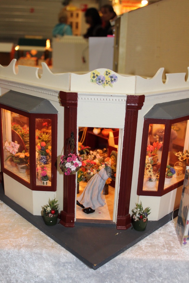 Все на выставку! Кукольные домики и миниатюра