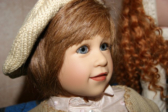 Кто стучится в дверь ко мне с толстой сумкой на ремне