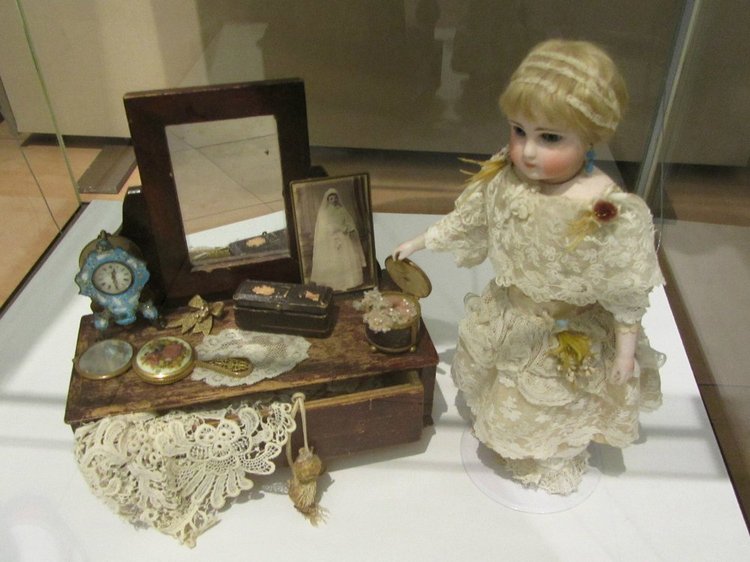 «Мода по-взрослому. Истории из кукольного гардероба» - выставка в Музее-заповеднике «Царицыно» - продолжение - 3-ий зал.