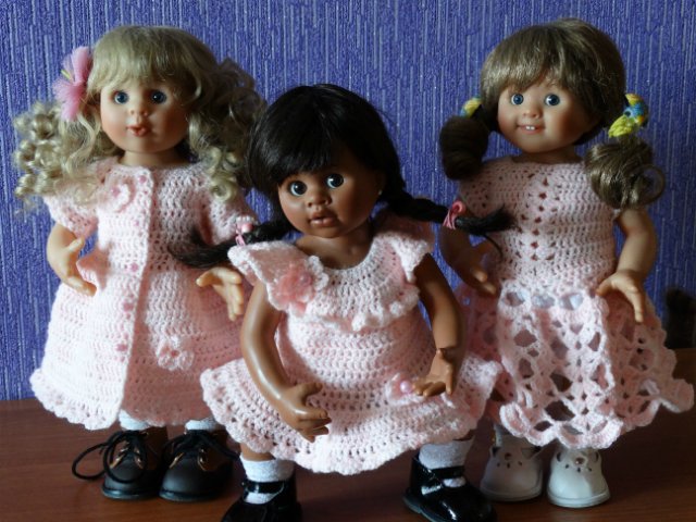 Розовые цветы или вязаные платья для любимых кукол (фото 3)