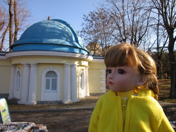 Утренняя прогулка в парке Горького с Соломоном и Анхен, или О сложностях гуляния с собакой и куклой одновременно