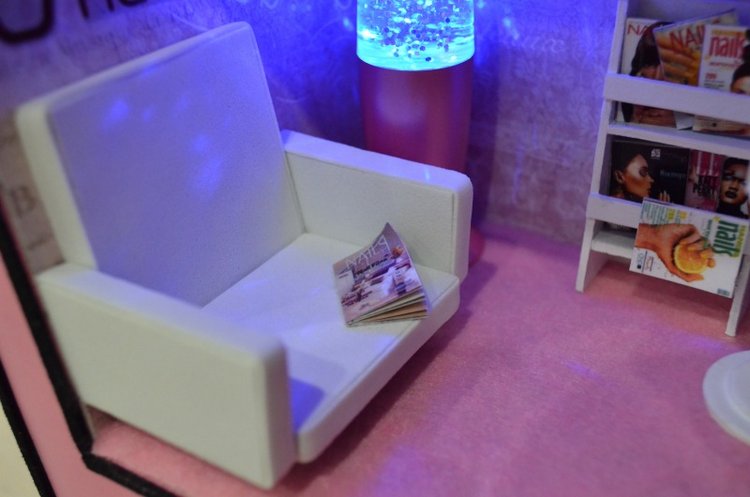 Полочка с миниатюрой "Маникюрный салон"+шкатулка+светильник