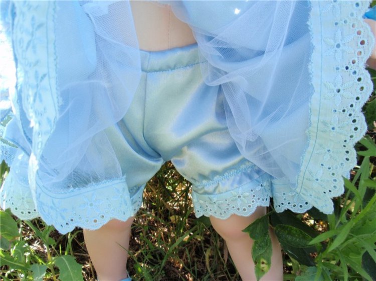 Растет в поле ягодка-малинка, а у нас живет Полинка))) Переодеваемся снова)))