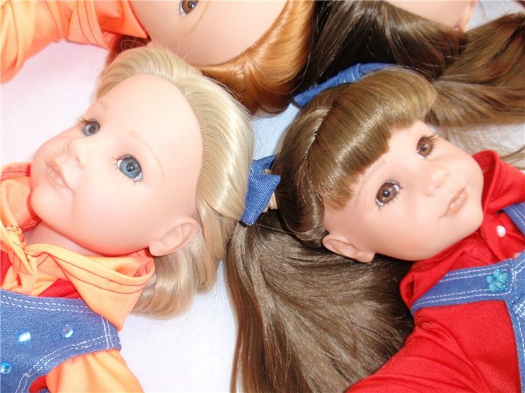 И мы и мы хотим поздравить наших мам, бабушек, тетушек, сестер и всех-всех женщин с самым женским Днем 8 Марта