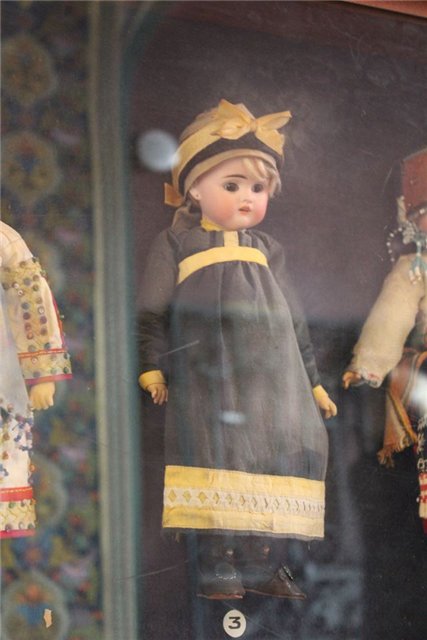 Антикварные куклы в музее барона Штиглица