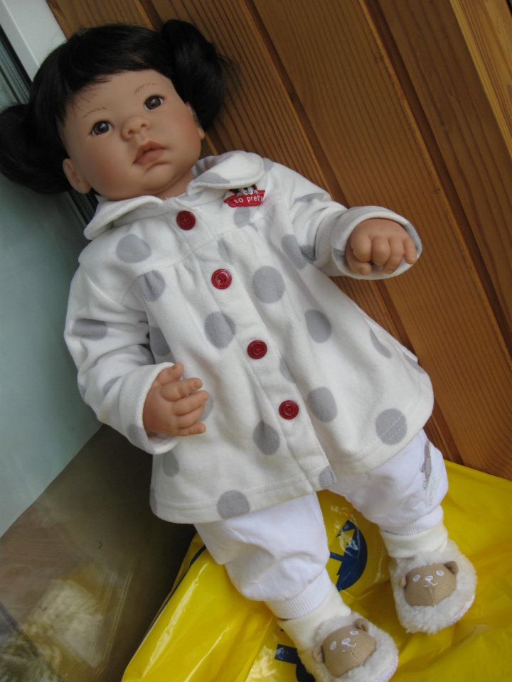 Азиаточка Миддлетончик и её любимые игрушки