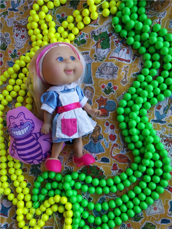 Надели шарики на нити. Красиво очень, посмотрите! Сваровски нашими глазами