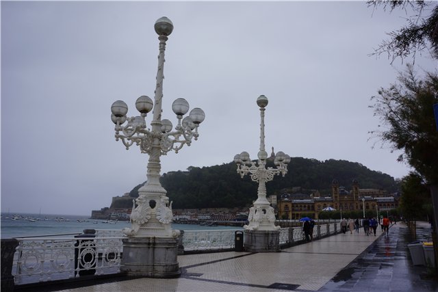 Испанский калейдоскоп. Часть 2. Мадлен (куколка Blythe) в Сан-Себастьяне. Тапасы, Комунак и Санта-Клара | Бэйбики Испанский калейдоскоп. Часть 2. Мадлен (куколка Blythe) в Сан-Себастьяне. Тапасы, Комунак и Санта-Клара (фото 5)