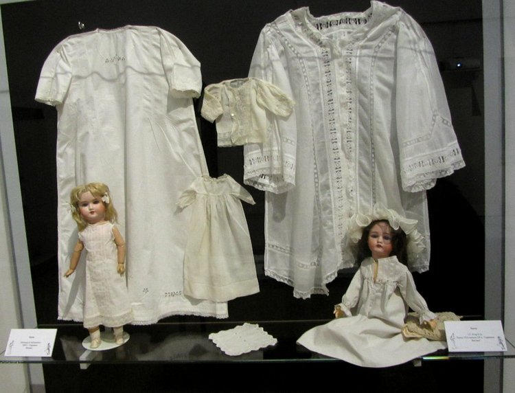 «Мода по-взрослому. Истории из кукольного гардероба» - выставка в Музее-заповеднике «Царицыно» - в шести частях. Часть 1