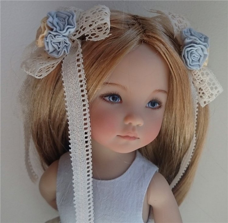 Маленькая девочка в нежно-голубом (фото 6)