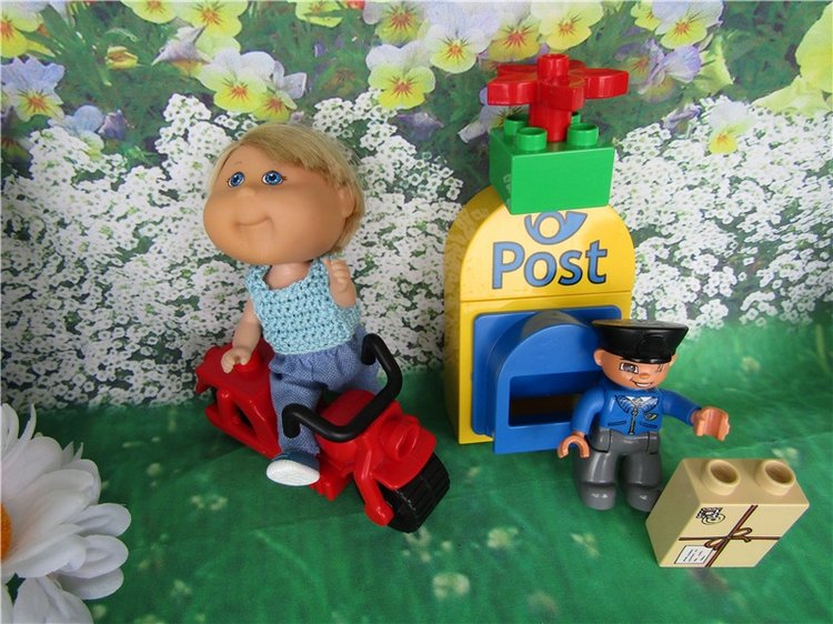 Все из нашего района уважают почтальона. Люк Sylvia Natterer и его набор Лего Дупло 5638 "Почтальон"