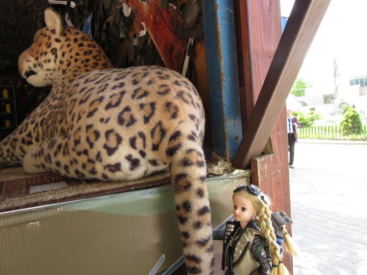 Первое мая. Сложно быть бунтарем, когда ты - милая девочка