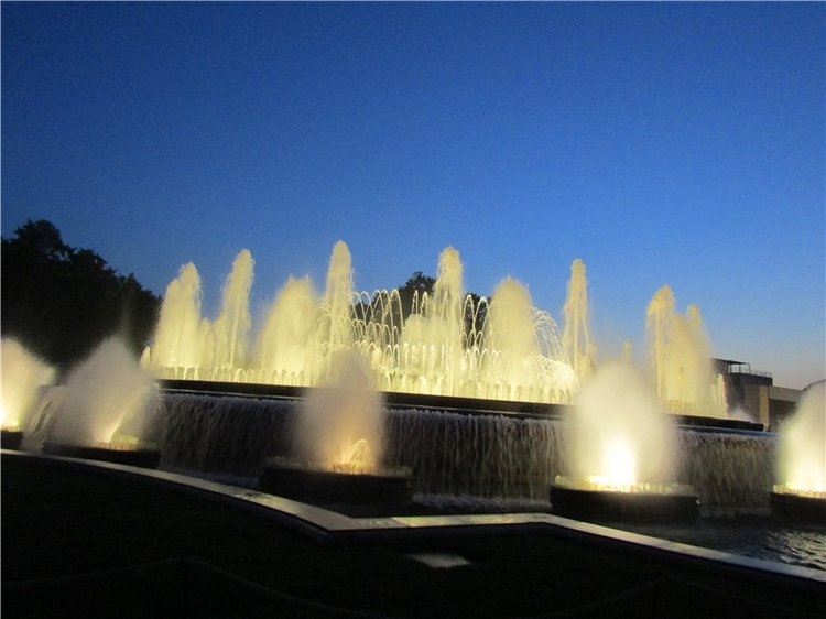 Шоу поющих фонтанов в Барселоне - окунемся с головой