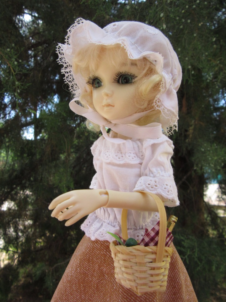 По дороге летним днём Магдалена шла с чепцом