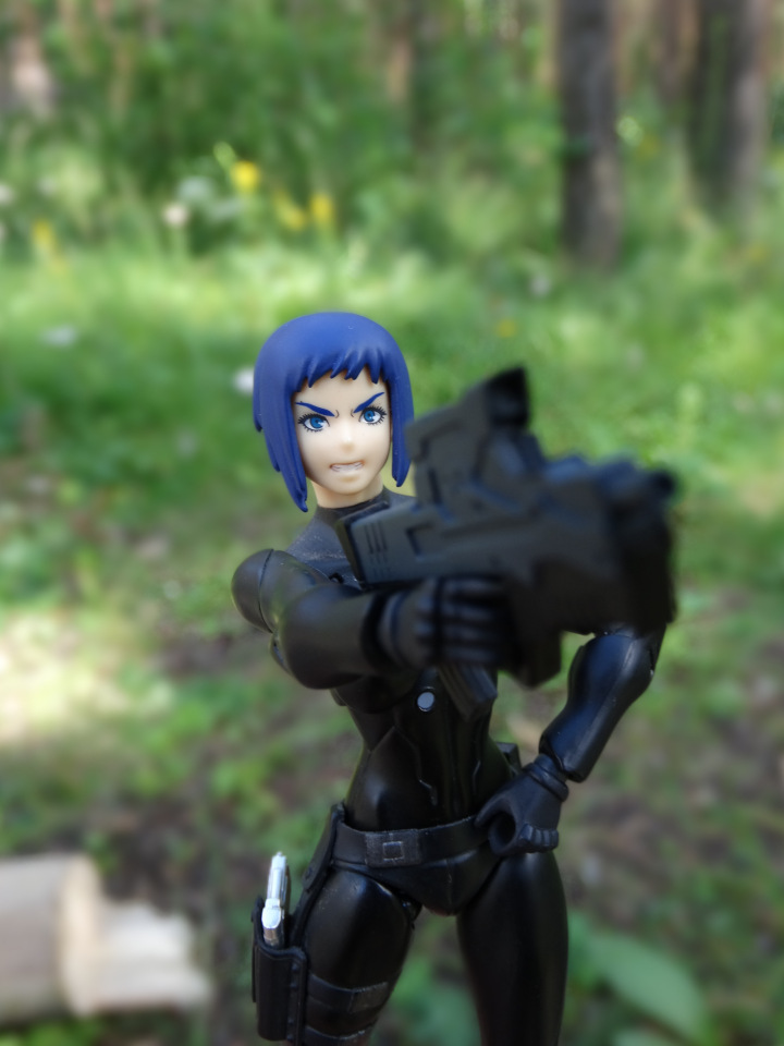 Вот какие бывают у девочек игры! Девушка-стрелок от VERYCOOL и шарнирная фигурка от figma