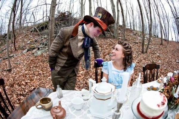 Глубока ли кроличья нора или Хэллоуин в Зазеркалье