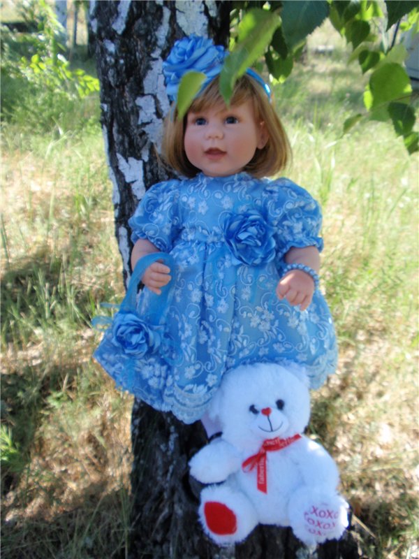 Чудеса с переодеванием продолжаются, моя Люсенька в голубом