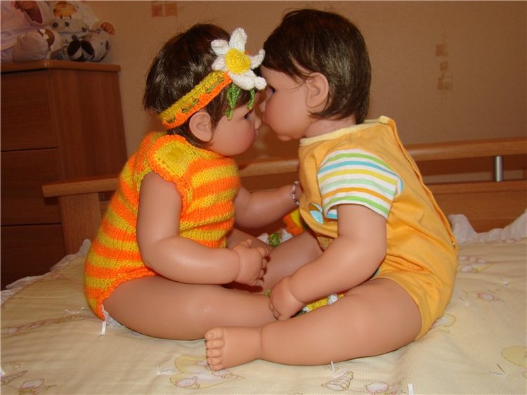 Ярче солнышка.Вязанный костюм для куколки Ли Миддлтон