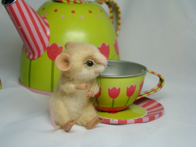 Безумное чаепитие или "так вот кто это шуршал!". Авторские игрушки валянием Ольги Чернухо