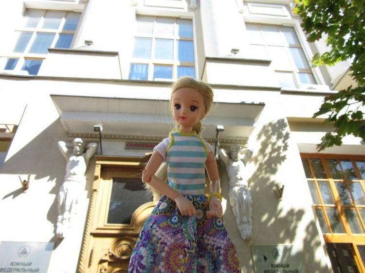 Всё я делаю с Хеленой...и диплом получаю тоже :)