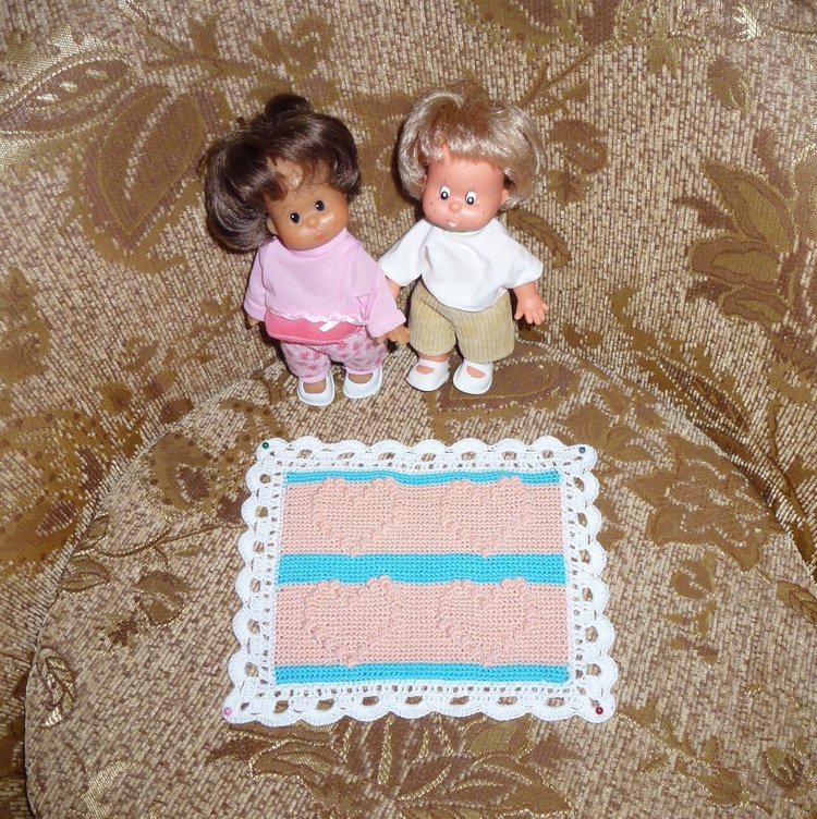 Красивые пледы-одеяльца ручной работы для кукол