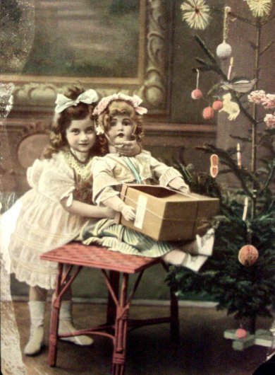 Кукольник, кукольник, чёрная душа, Что ты делаешь с бедною куклой